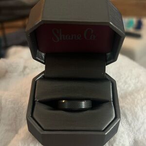 NEW, NEVER WORN - Shane Co - Men’s Ring / Wedding Band Sz 9